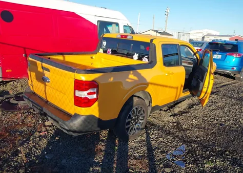 2023 Ford Maverick Lariat z USA, uszkodzony, nr VIN 3FTTW8E32PRA68274